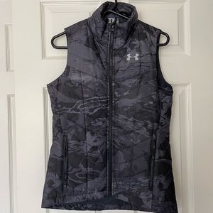 Women’s Small Under Armour Black Camo Vest